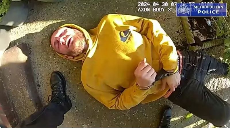 Quem é o brasileiro que matou adolescente com espada samurai em Londres