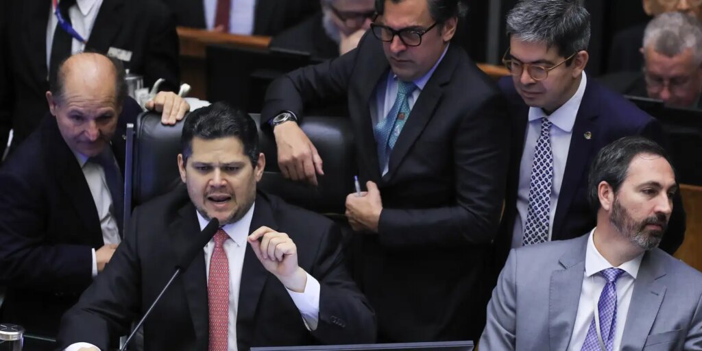Sessão conjunta do Congresso derruba 11 vetos do presidente Lula