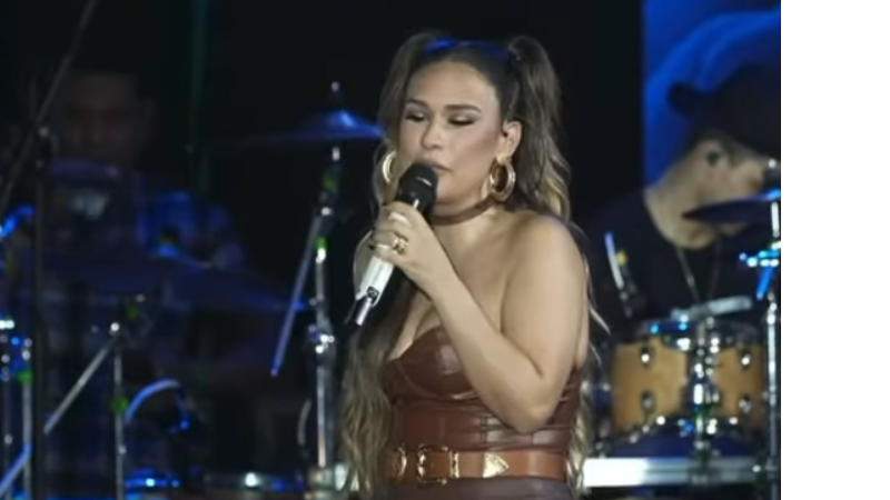 Simone Mendes ganha presente inusitado no São João e viraliza na web; assista