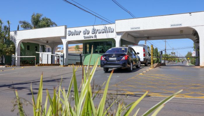 Moraes autoriza Bolsonaro a deixar prisão domiciliar para fazer exames
