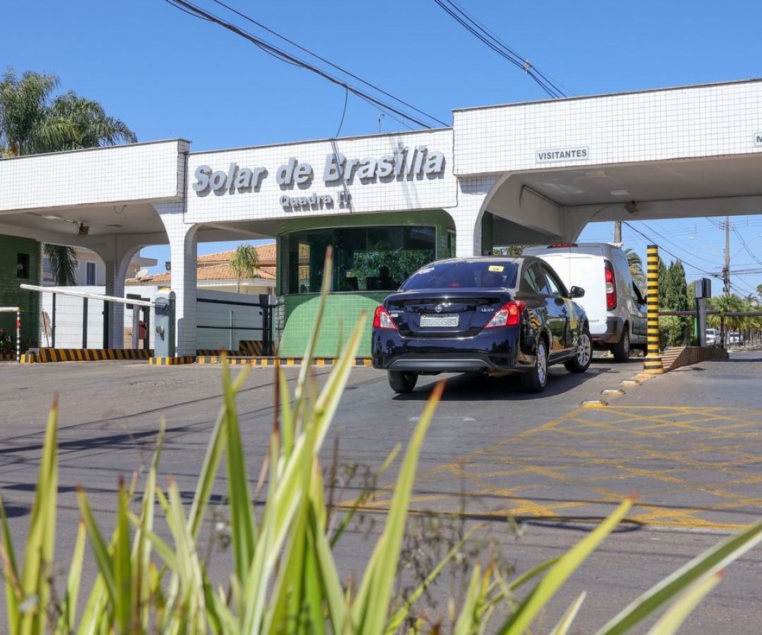 Moraes autoriza Bolsonaro a deixar prisão domiciliar para fazer exames