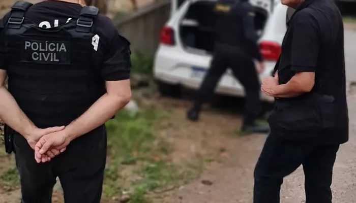 Carro usado no crime e uma arma foram encontrados na casa do suspeito - Foto: PC/AL