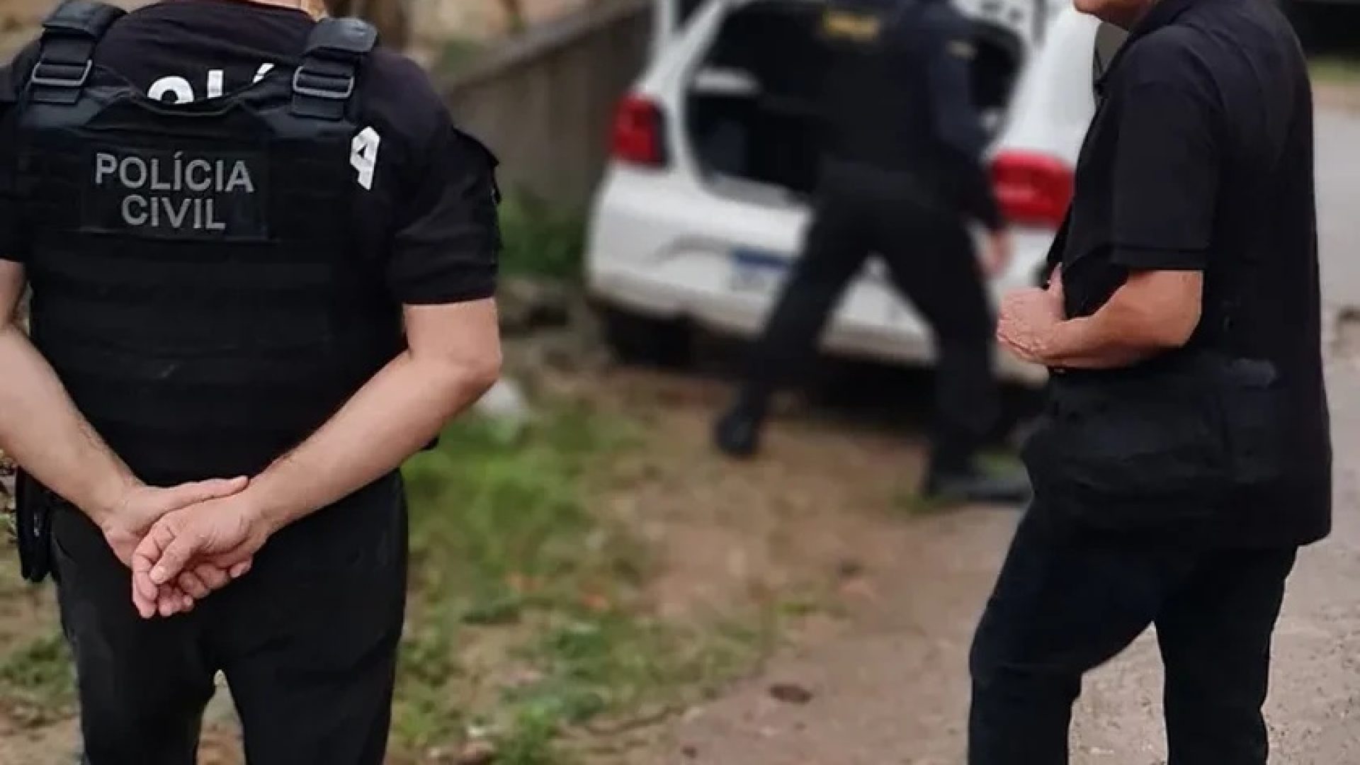 Carro usado no crime e uma arma foram encontrados na casa do suspeito - Foto: PC/AL