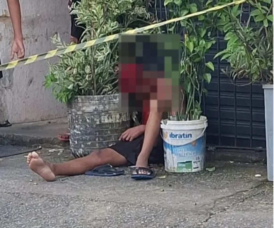 Adolescente de 15 anos é morto a tiros em frente à escola no Santos Dumont. Reprodução