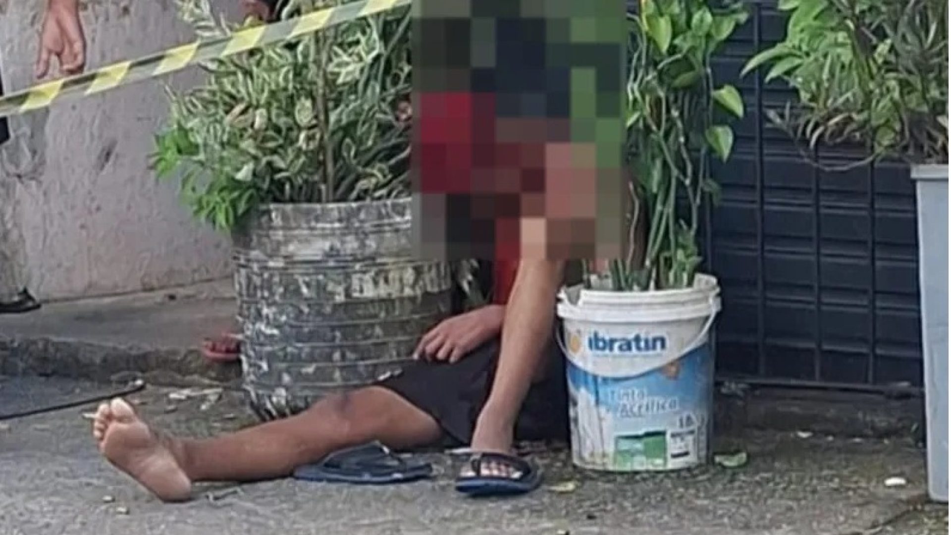 Adolescente de 15 anos é morto a tiros em frente à escola no Santos Dumont. Reprodução