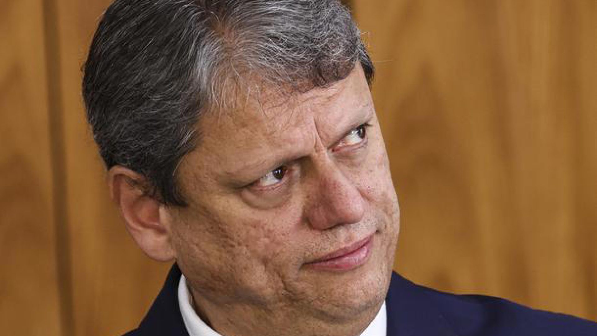 Após se queimar e gerar incidentes ao tentar negociar com os EUA, Tarcísio diz agora que protagonista é governo federal