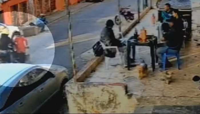 Câmera de segurança registra o momento exato em que Dona Maria é atropelada. — Foto: Reprodução