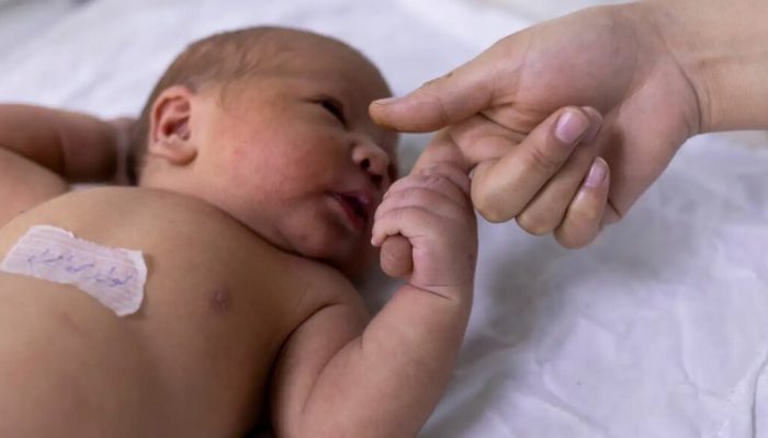 12013-teste-do-olhinho-deve-ser-repetido-tres-vezes-ao-ano-ate-os-3-anos-1170x585