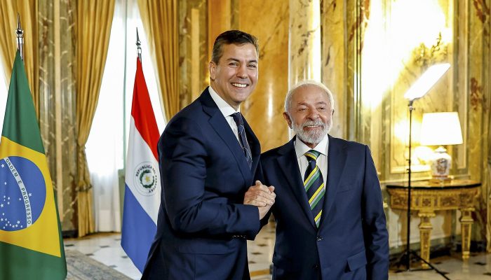 Lula se reúne com presidente do Paraguai na Argentina