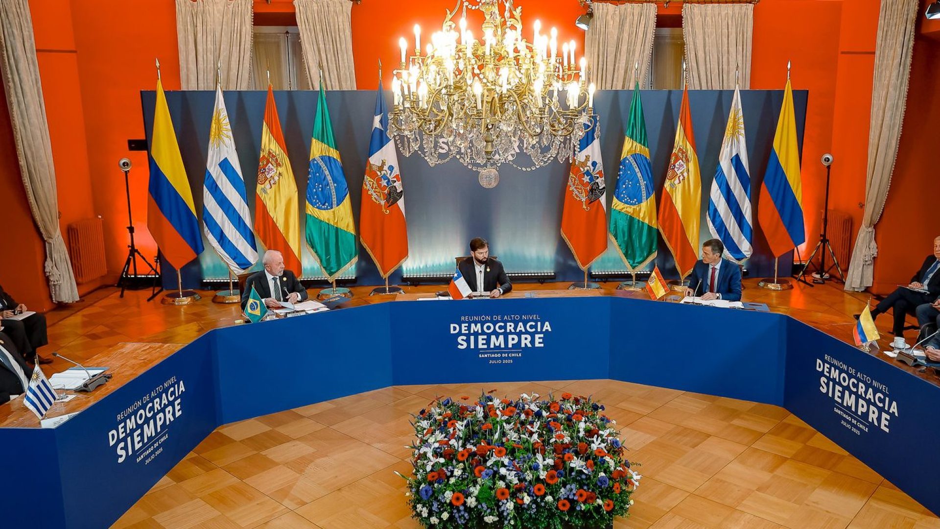 No Chile, Lula defende democracia e redução das desigualdades