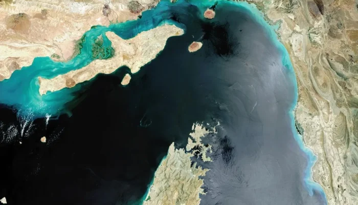 Imagem de satélite mostra o Estreito de Ormuz, região estratégica e considerada a mais delicada junto ao golfo de Omã  • Gallo Images / Copernicus Sentinel 2017/ Orbital Horizon