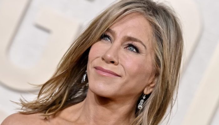 Jennifer Aniston assume novo romance após boatos de affair com Obama