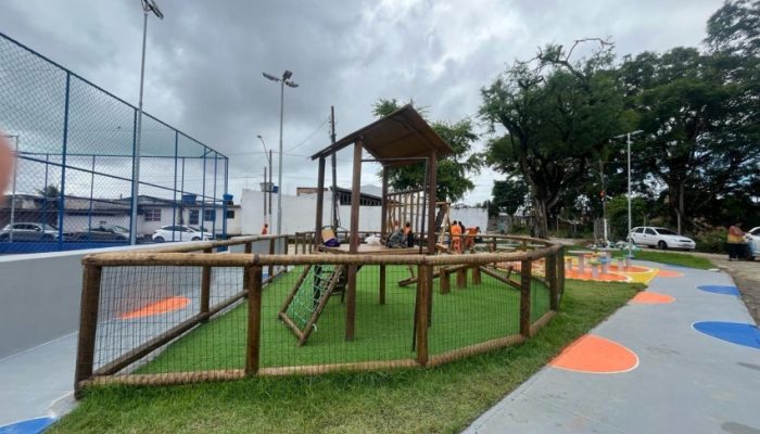 Praça José Alves Feitosa muda vida dos moradores do Conjunto Novo Jardim. Foto: Samara Emanuelle/ Ascom Seminfra