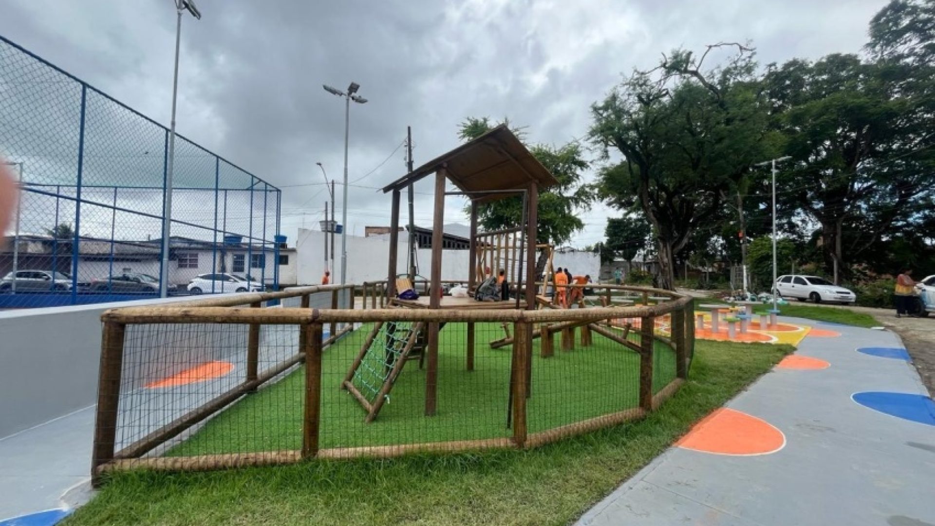 Praça José Alves Feitosa muda vida dos moradores do Conjunto Novo Jardim. Foto: Samara Emanuelle/ Ascom Seminfra