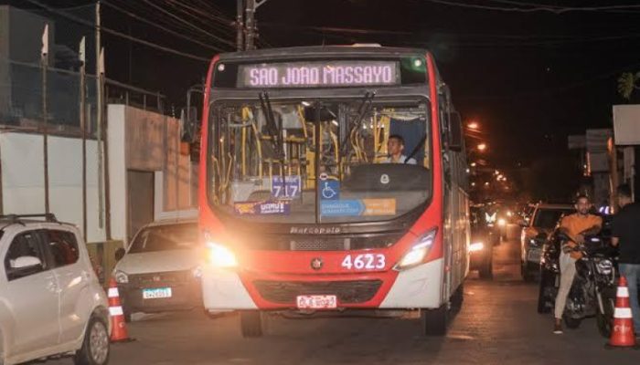 Novo ponto de embarque e desembarque proporciona mais segurança e comodidade aos usuários do transporte público. Foto: Ascom DMTT