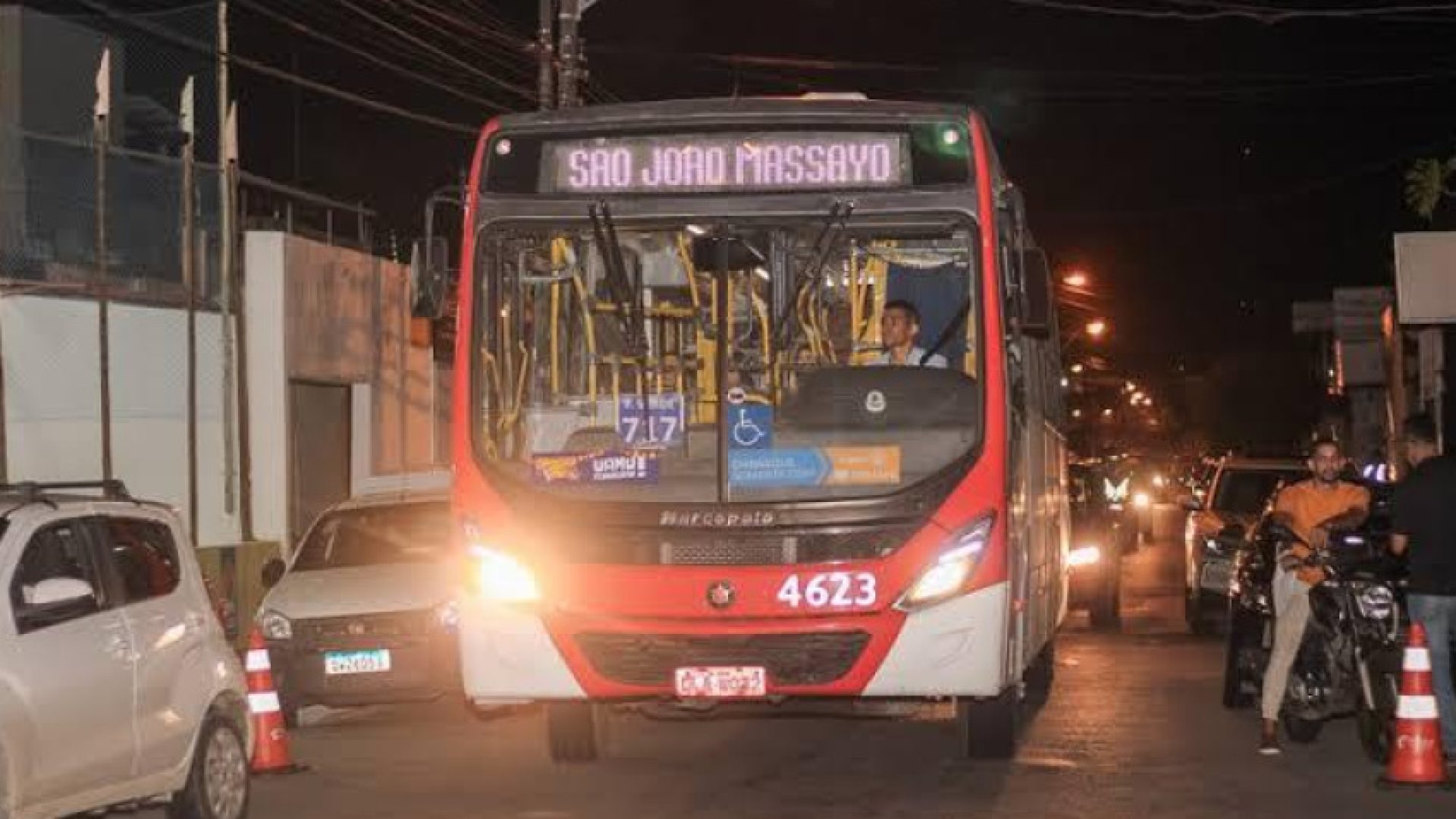 Novo ponto de embarque e desembarque proporciona mais segurança e comodidade aos usuários do transporte público. Foto: Ascom DMTT
