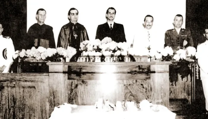 Álvaro Calheiros, o primeiro à esquerda, na posse na presidência da Assembleia em 1947