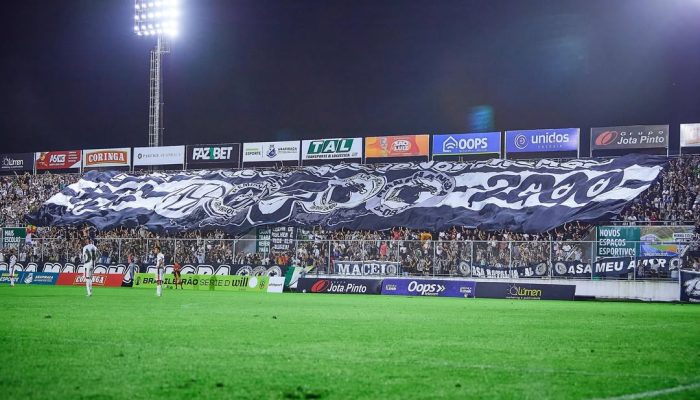 Torcida do ASA no Fumeirão, em Arapiraca (Foto: Lucas Auditore)