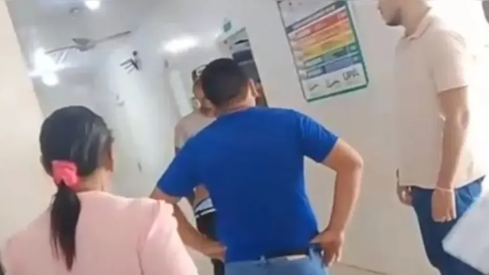 Homem fica com cenoura presa no ânus. Reprodução