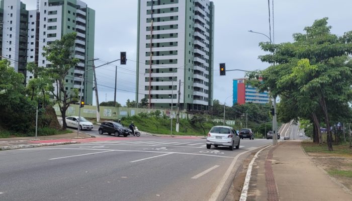 O aparelho tem sensores de imagens que ajustam o tempo semafórico. Foto: Ascom DMTT
