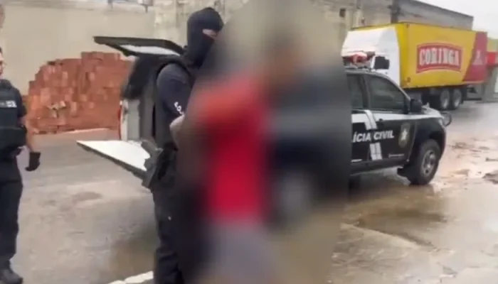 Momento da prisão de um dos envolvidos no crime - Foto: Reprodução