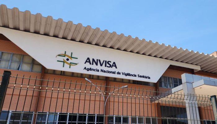 Anvisa proíbe comercialização de medicamentos e complemento alimentar