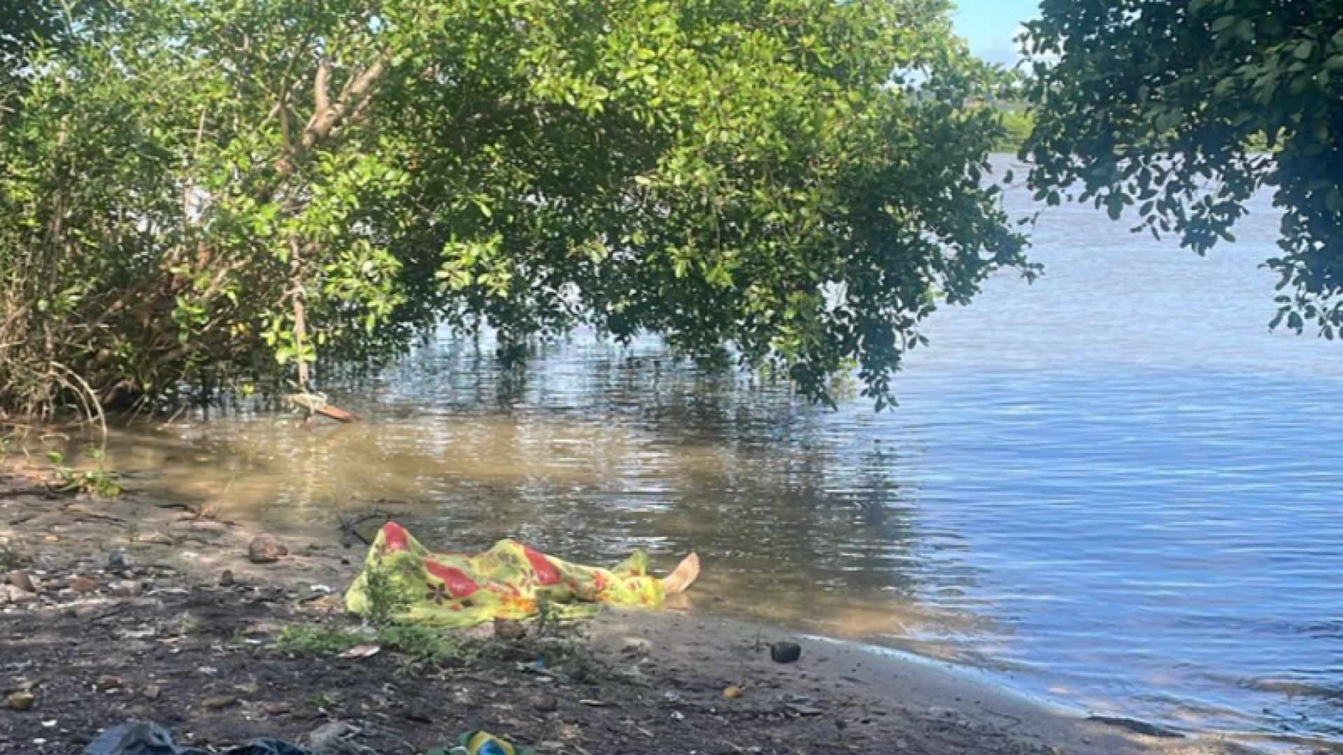 Corpo de homem é encontrado às margens da Lagoa Mundaú, em Maceió
