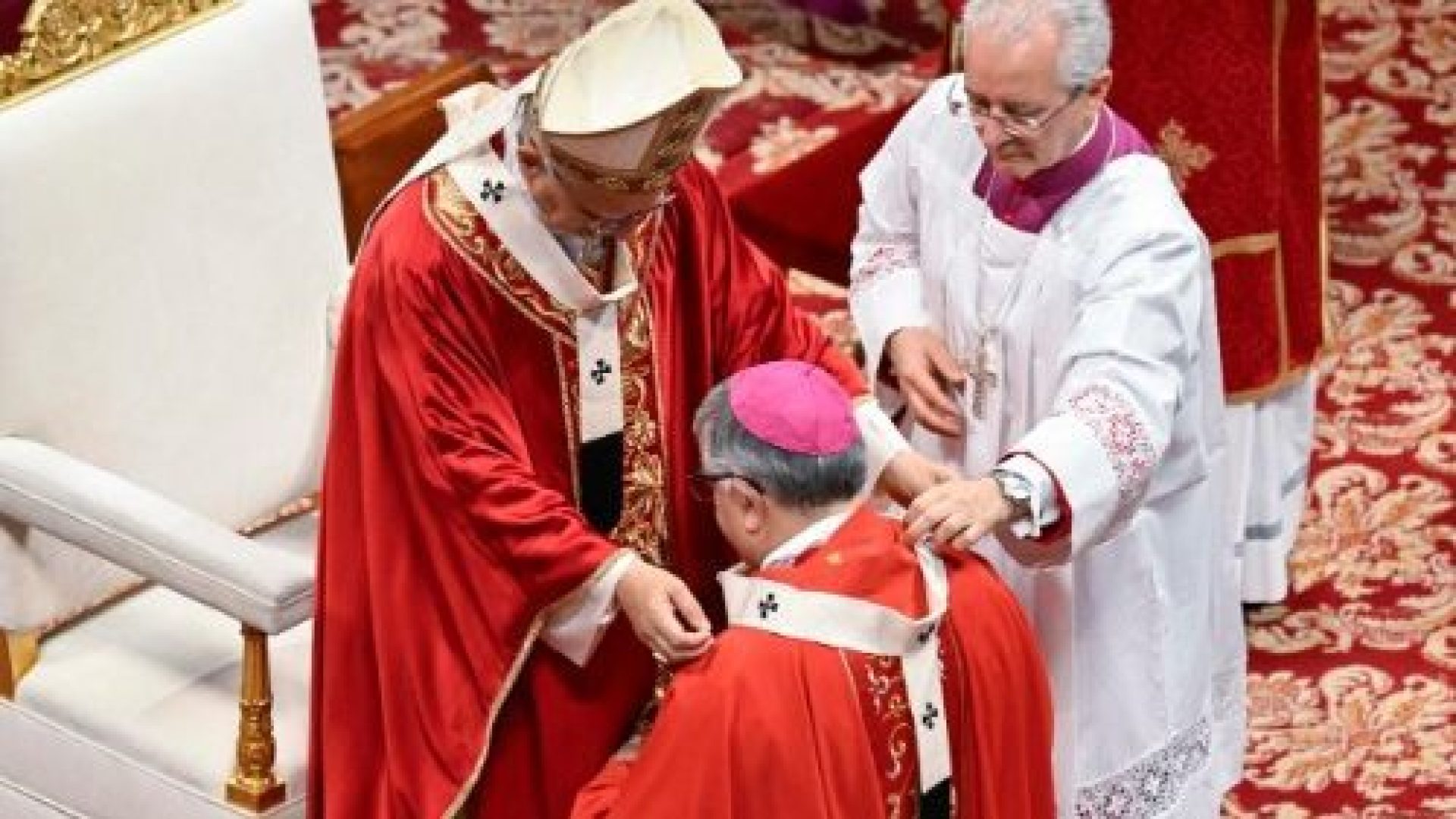 Papa Leão XIV durante a imposição do pálio (Foto: Vatican Media)