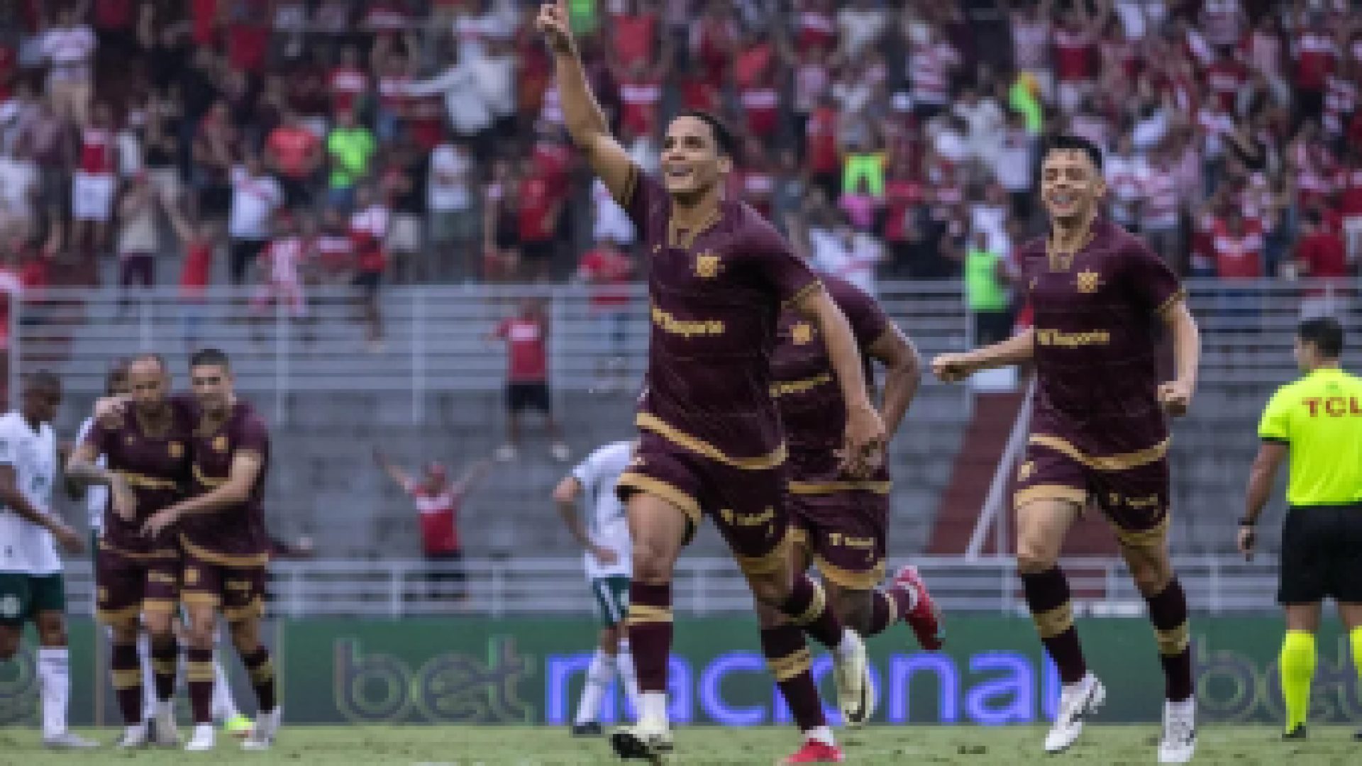 CRB se impõe em casa e bate líder Goiás na Série B, 2x0