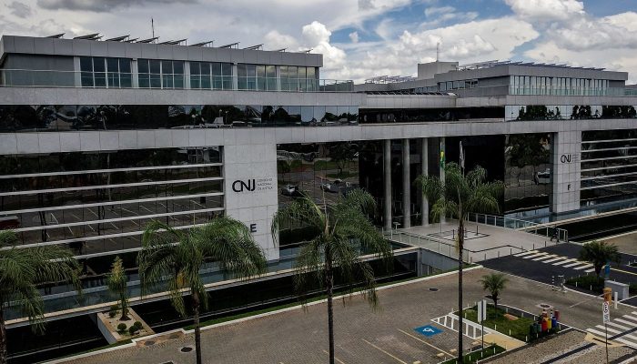 CNJ suspende promoção de juiz e diz que vaga deveria ser para mulher