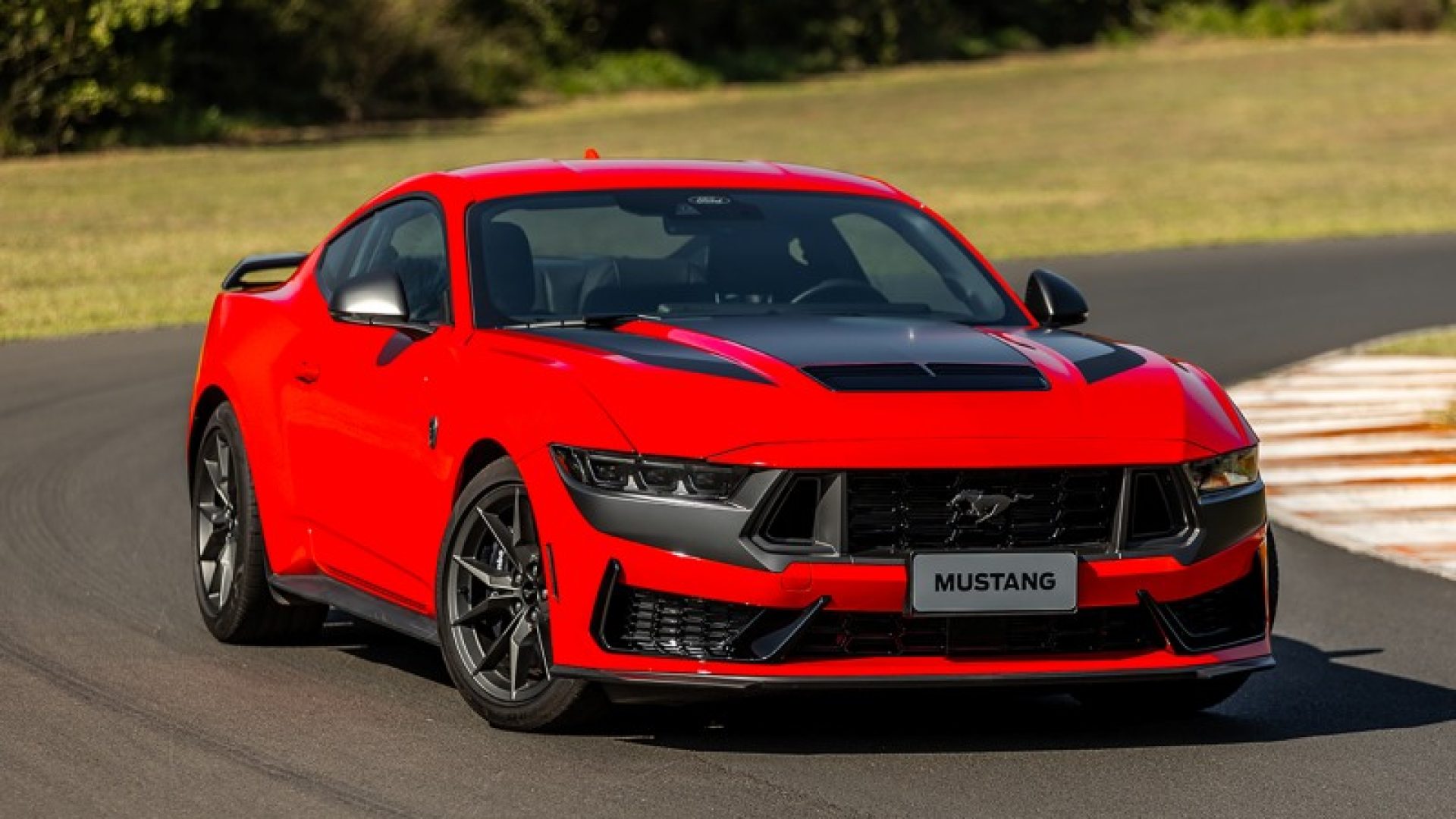 e6a47211-mustang-dark-horse-1.jpg