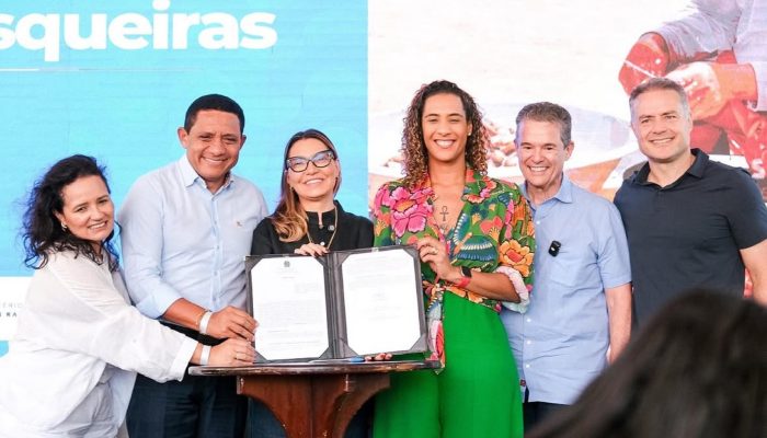 Durante o encontro com as marisqueiras, Alagoas firmou importantes termos de adesão a políticas nacionais - Ascom Seplag