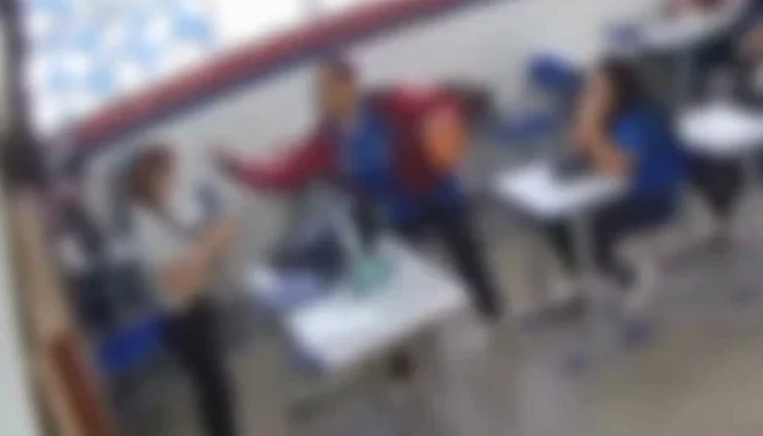 Aluno dá tapa na cara de professora após chegar atrasado na aula - Foto: Reprodução