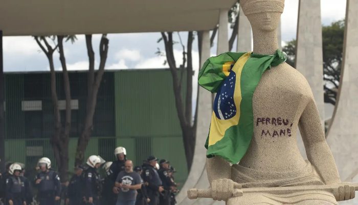 Moraes autoriza assistência religiosa para mulher que pinchou estátua