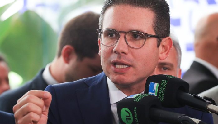 Hugo Motta critica sanções estrangeiras a membros dos Três Poderes