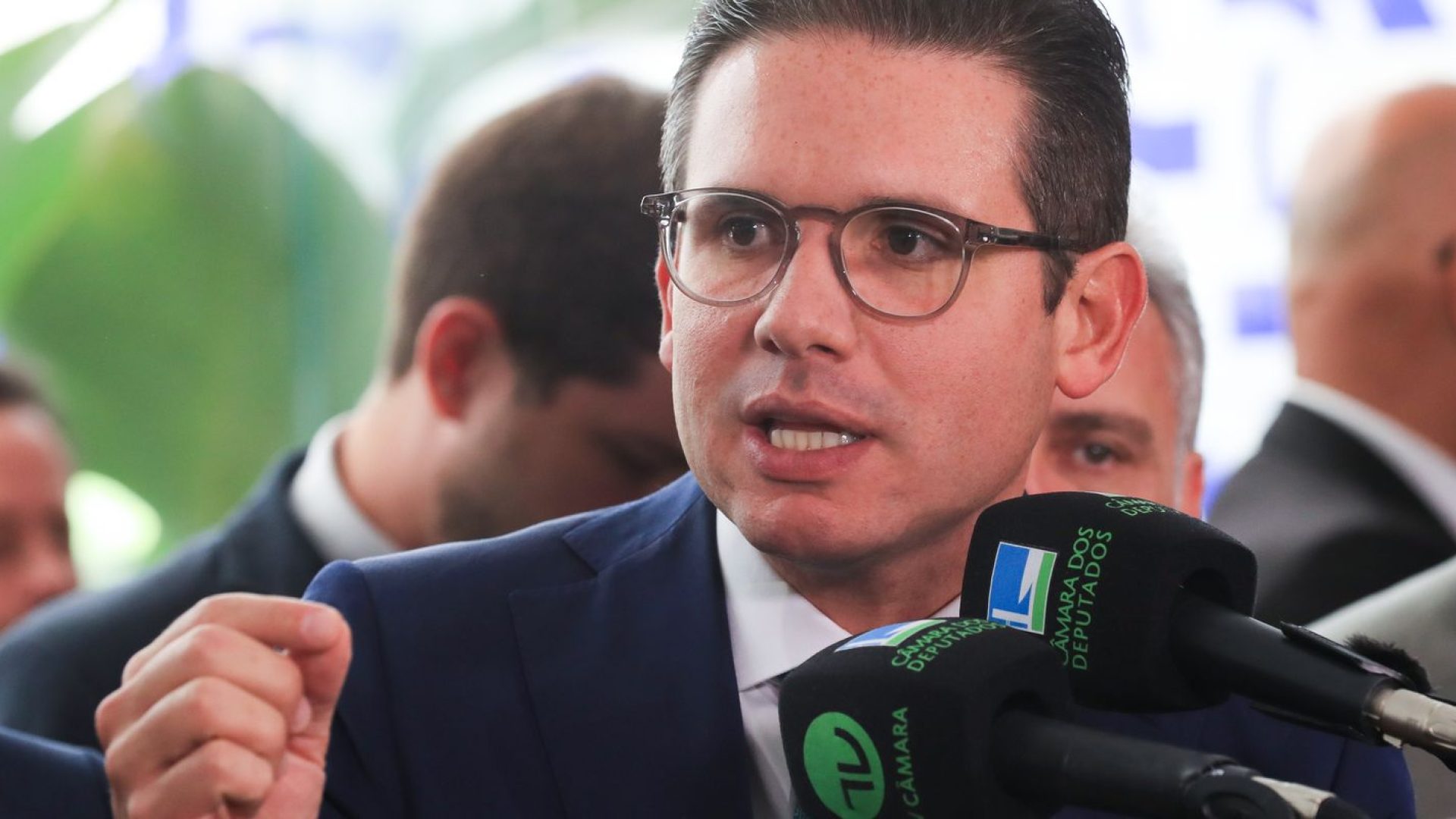Hugo Motta critica sanções estrangeiras a membros dos Três Poderes