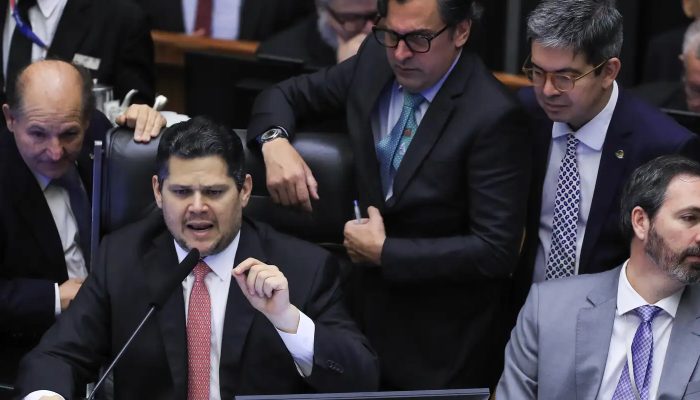 Sessão conjunta do Congresso derruba 11 vetos do presidente Lula