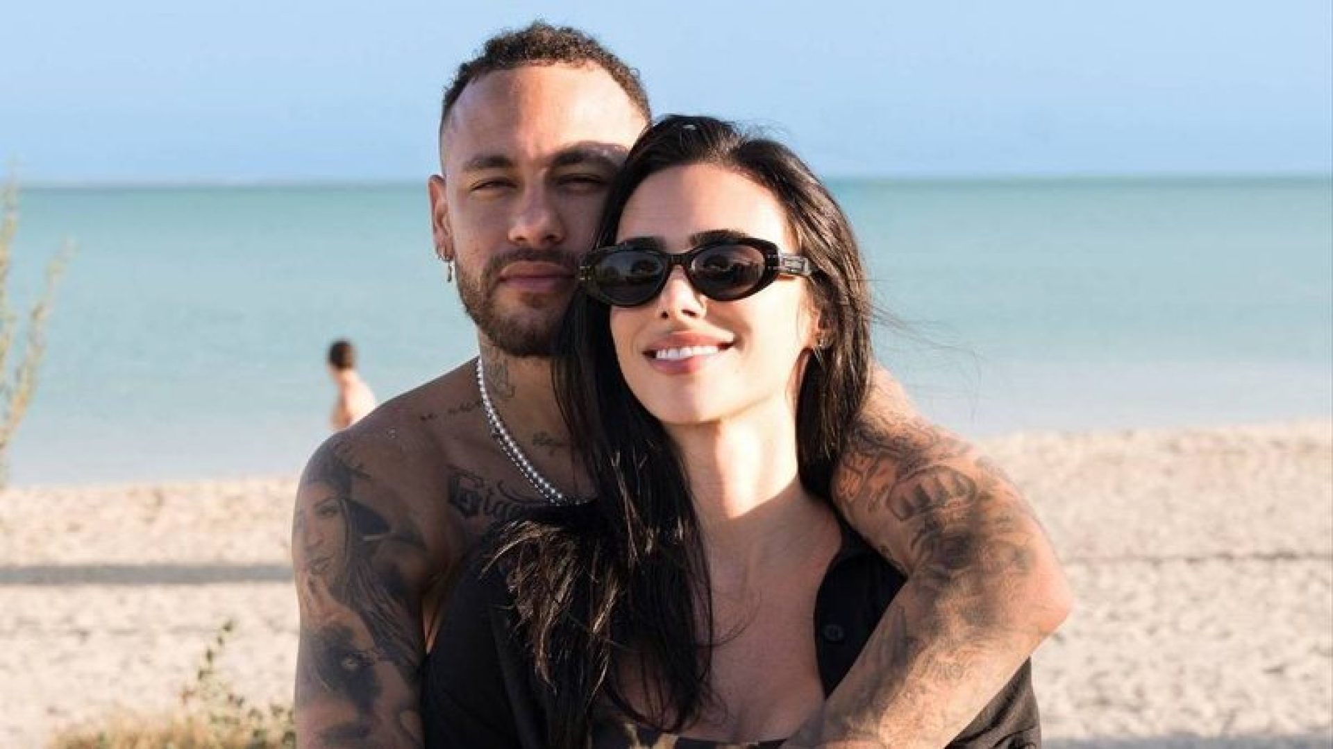 Neymar e Bruna Biancardi descobrem câmeras escondidas em casa e deixam o imóvel