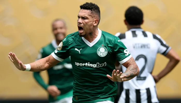 Paulinho comemora gol contra o Botafogo no Mundial • Foto: Elsa - FIFA/FIFA via Getty Images