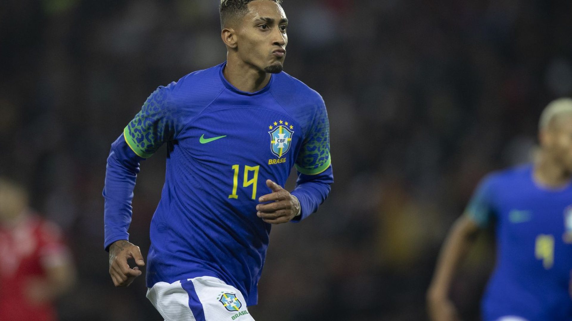 Raphinha e Vinicius Júnior são indicados ao prêmio Bola de Ouro