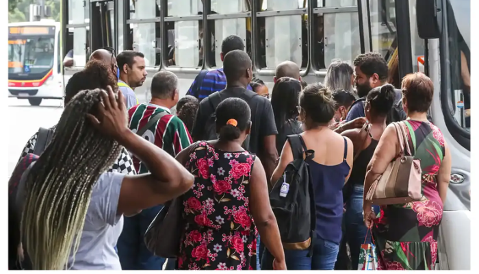 Desemprego recua para 6,2% em maio, o menor para o período desde 2012