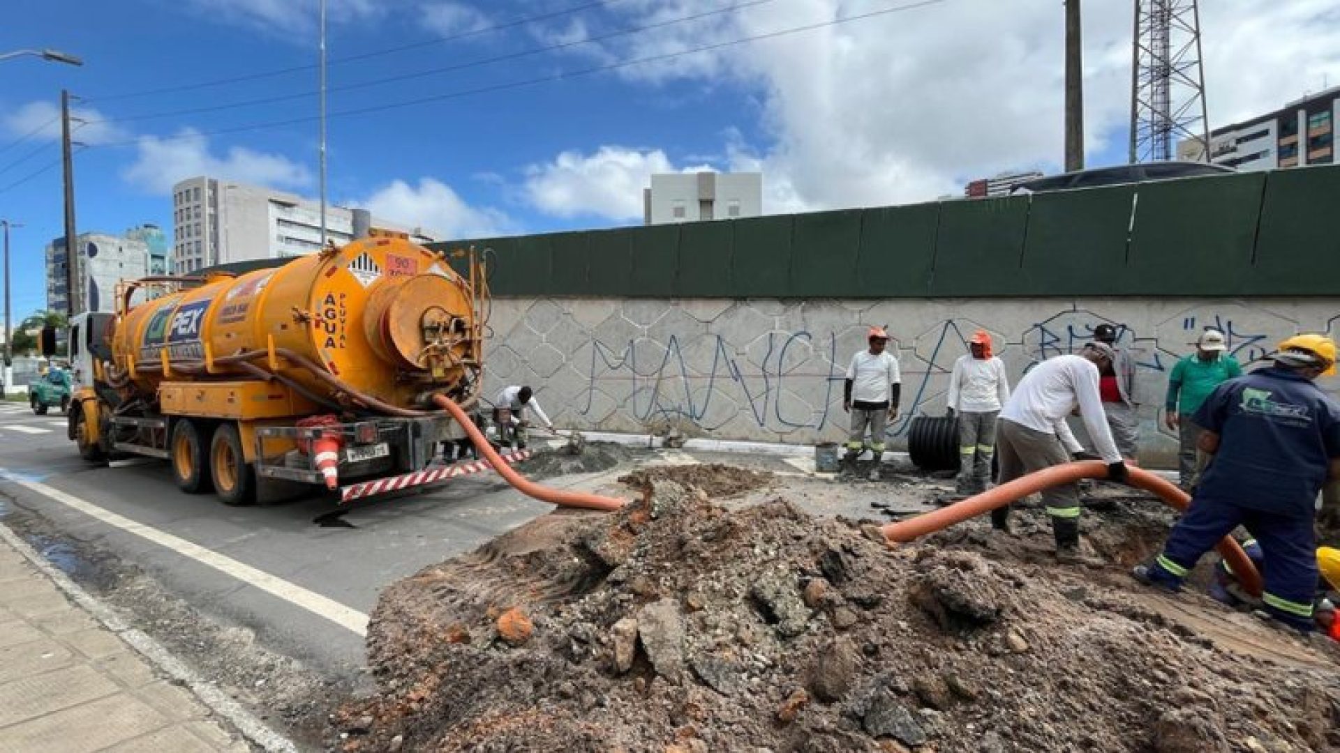 Viaduto João Lyra passa por obra de drenagem e trânsito é afetado nesta quarta (18)
