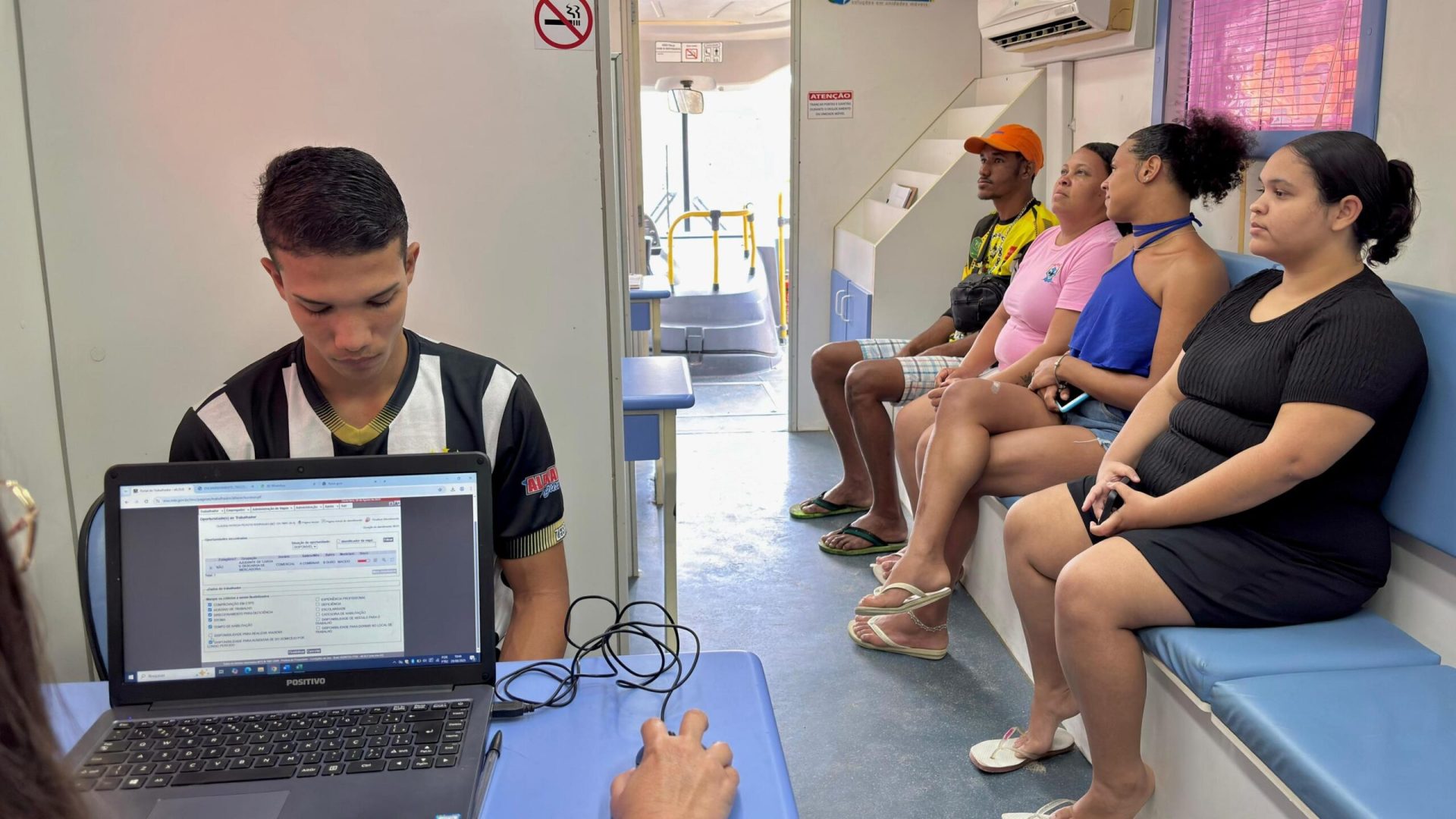 São ofertados 43 cargos diferentes esta semana com 2.426 vagas com carteira assinada - Elves Fragoso/ Ascom Seteq