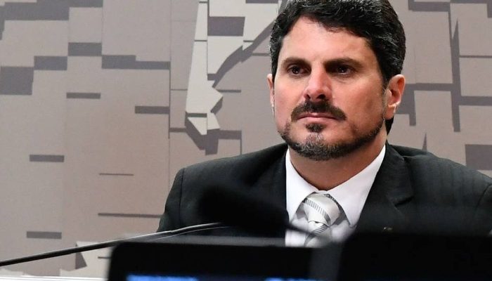 Moraes determina bloqueio de contas do senador Marcos do Val